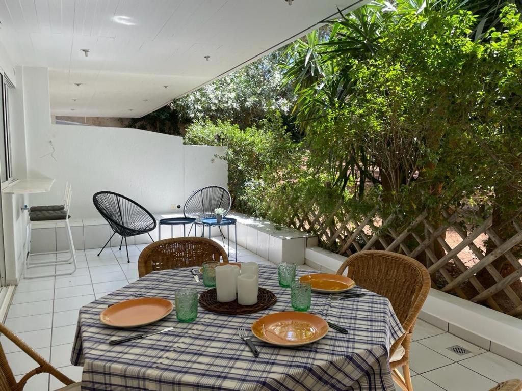 شقة Vouliagmeni'S Secret Garden Near The Sea أثينا المظهر الخارجي الصورة